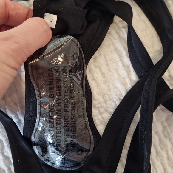 Brand new strappy bikini bottom size S-M (tag reads L but fits small) - Picture 3 of 3